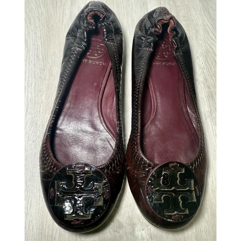 Tory Burch Reva Ballet Flats Dark Brown Patent Leather Embellished Logo sz 5